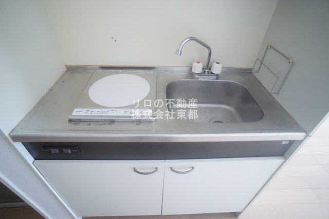 キッチン　ガスより火傷や火災のリスクが低いＩＨクッキングヒーター付！