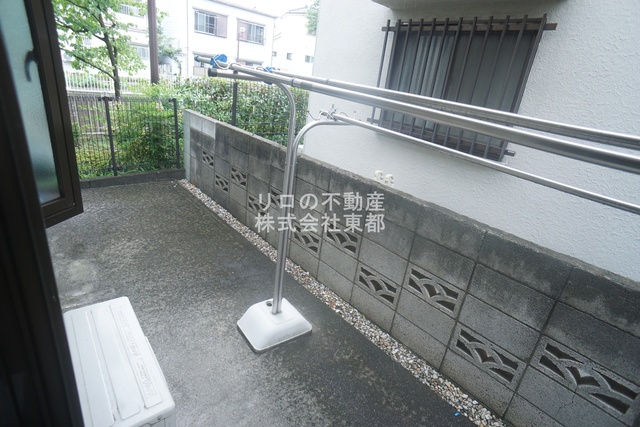 バルコニー　お天気のいい日は外干しもできますね！！