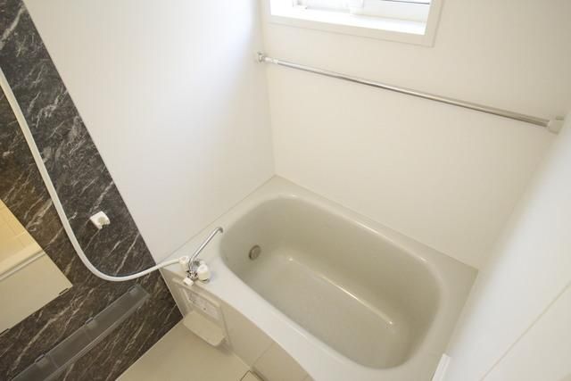 バス・シャワールーム　経済的な追い焚き機能付き