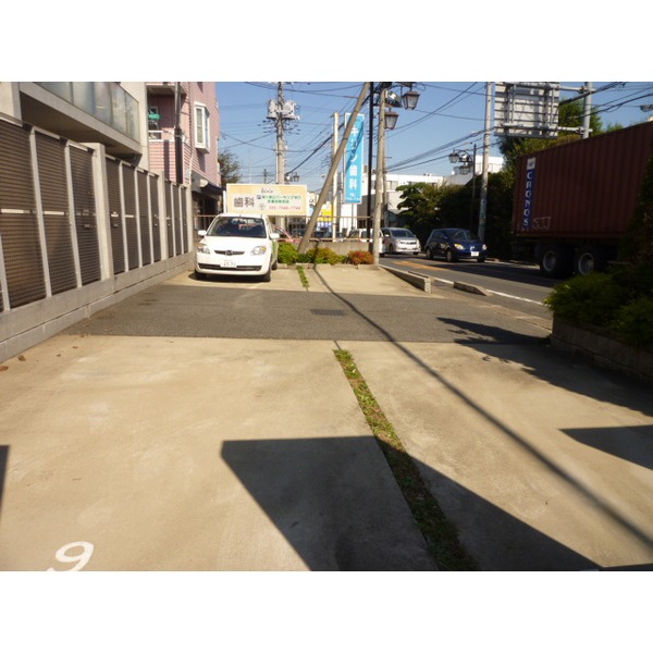 駐車場　平置きです