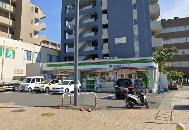 コンビニ　ファミリーマート（コンビニ）まで602m