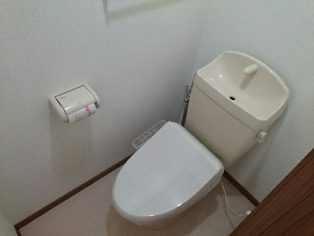 トイレ　コンパクトで使いやすいトイレです