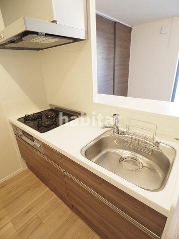 キッチン　※同物件の別部屋参考写真です。　このお部屋はグリル付き２口ガ