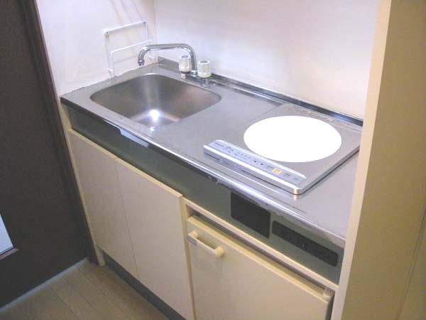 キッチン　コンパクトなキッチンで掃除もラクラク