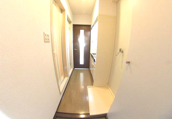 玄関　収納もある玄関です