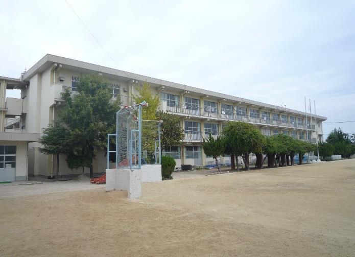 小学校　曽根小学校（小学校）まで450m