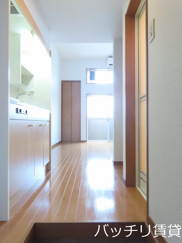 玄関　画像は同型タイプの為、現状を優先致します。