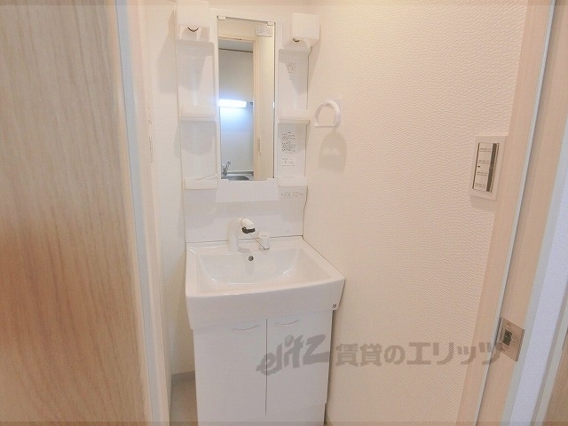 洗面設備　収納