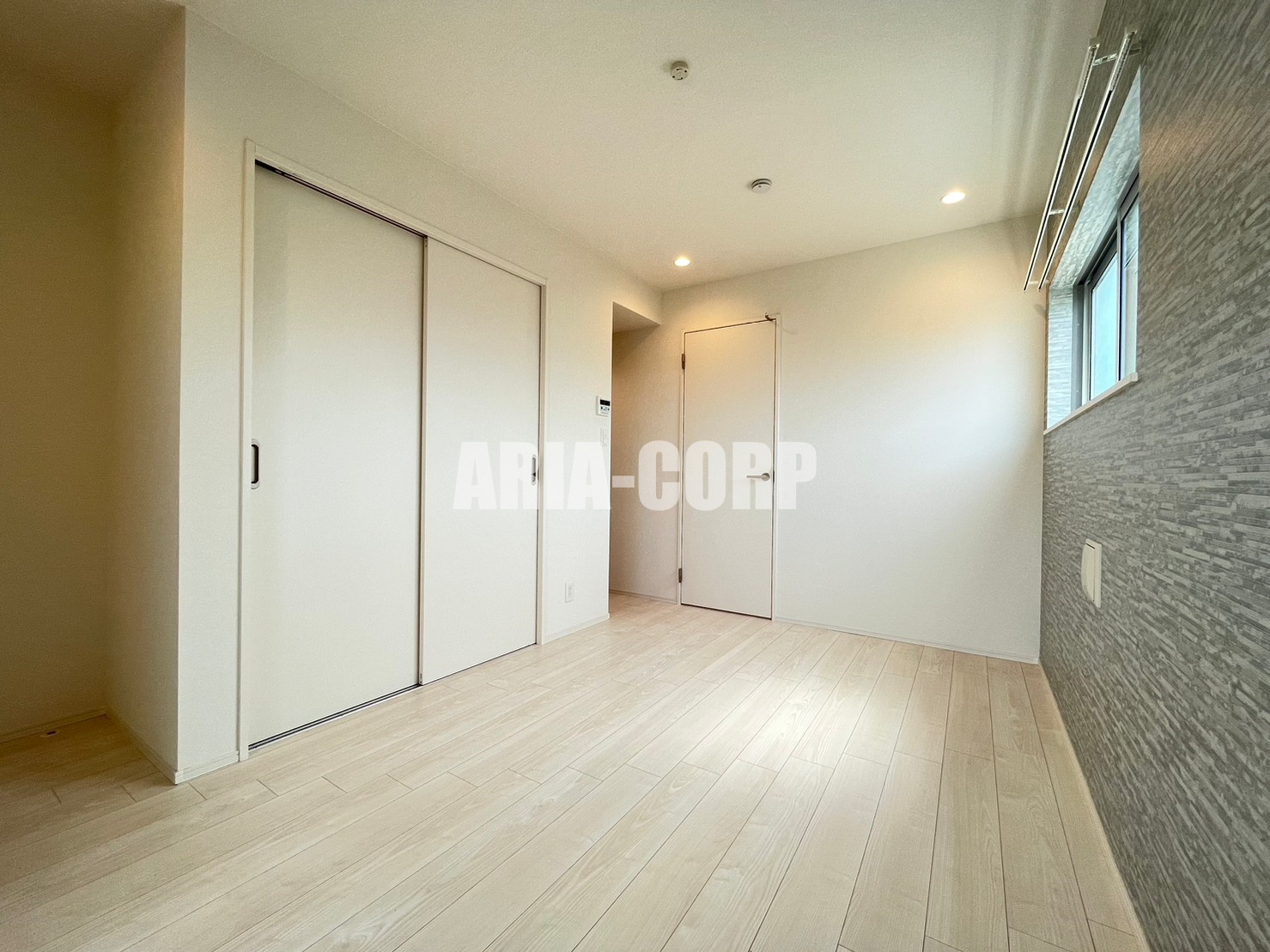 居室・リビング　白を基調としたお洒落な空間！