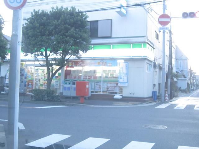 コンビニ　ファミリーマート（コンビニ）まで1584m