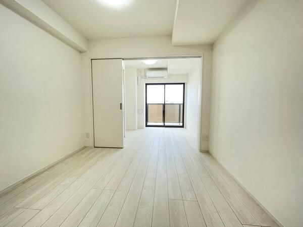 居室・リビング　☆明るい洋室☆