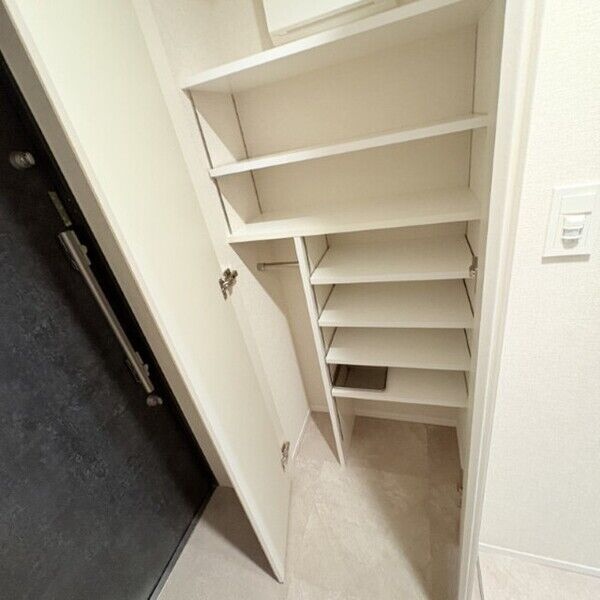 玄関　名古屋で一番初期費用の安い賃貸専門の不動産会社です(^^)