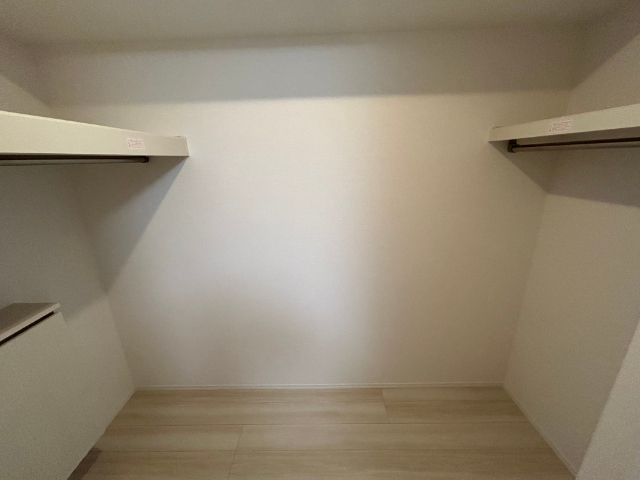 収納　ウォークインクローゼット付きでお洋服やお荷物が多い方にもオス