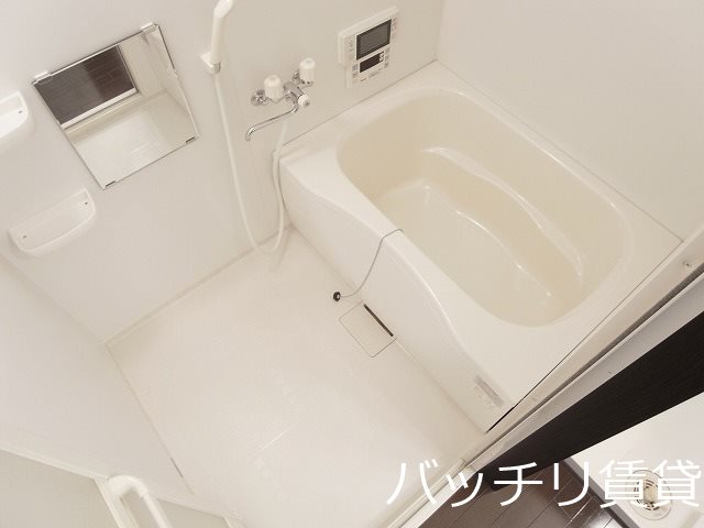 バス・シャワールーム　同型タイプの為、現状を優先いたします。