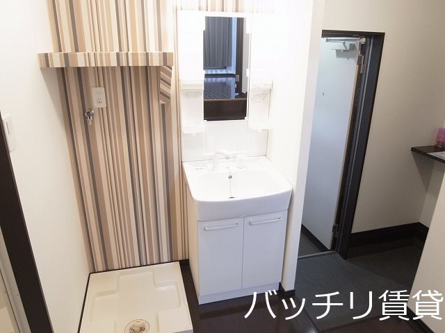 洗面設備　同型タイプの為、現状を優先いたします。