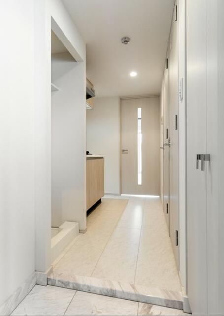 玄関　※別部屋の参考写真です。