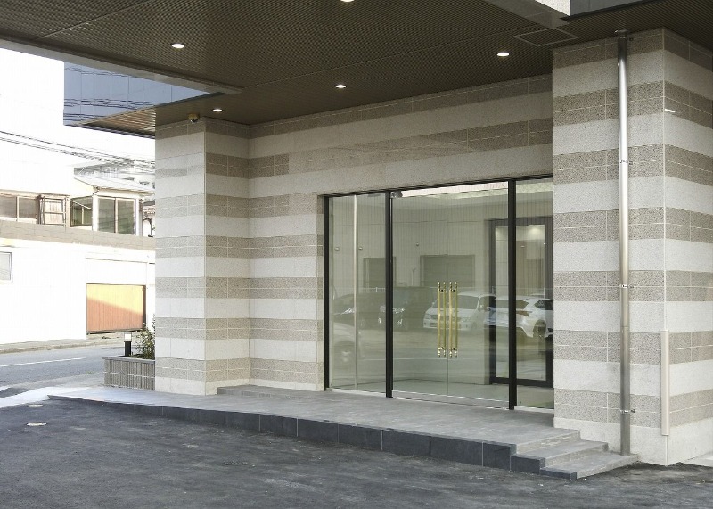 その他共有部分　清潔感のあるエントランスですね