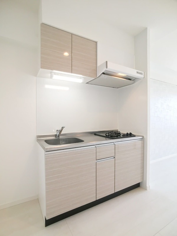 キッチン　2口のシステムキッチンで料理が捗りますね