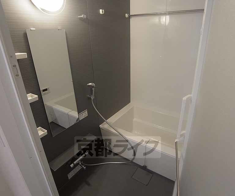 バス・シャワールーム　清潔感のある浴室です。