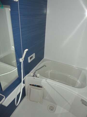 バス・シャワールーム　コンパクトで使いやすいお風呂です