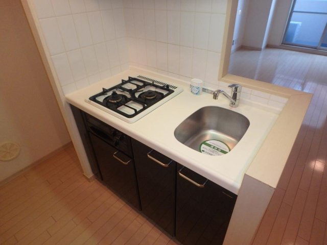 キッチン　システムキッチン（2口ガスコンロ・グリル付）