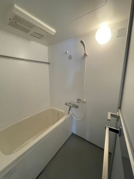 バス・シャワールーム　同物件内別部屋のお写真になります