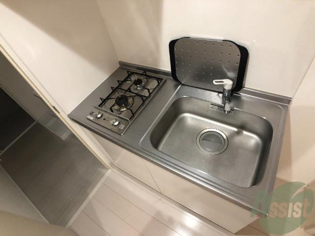 キッチン　シンプルなキッチンです。一人暮らしにはちょうどいいサイズ。