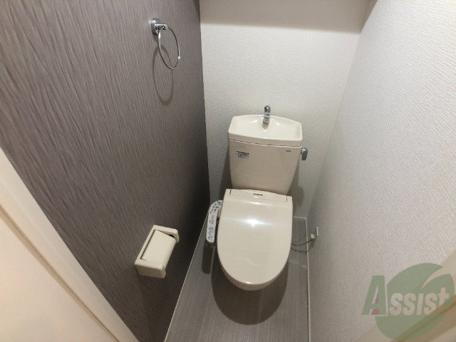 トイレ　ウォシュレット機能がついたトイレです。安心して使用できます。