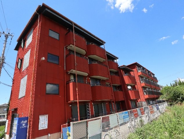 建物外観　真っ赤な外観がおしゃれ♪♪毎日の帰宅もルンルンです♪