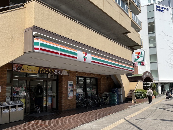 コンビニ　セブンイレブン 横須賀中央店（コンビニ）まで381m