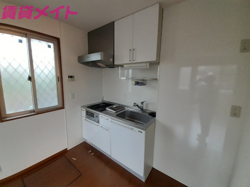 キッチン　同物件別室反転写真