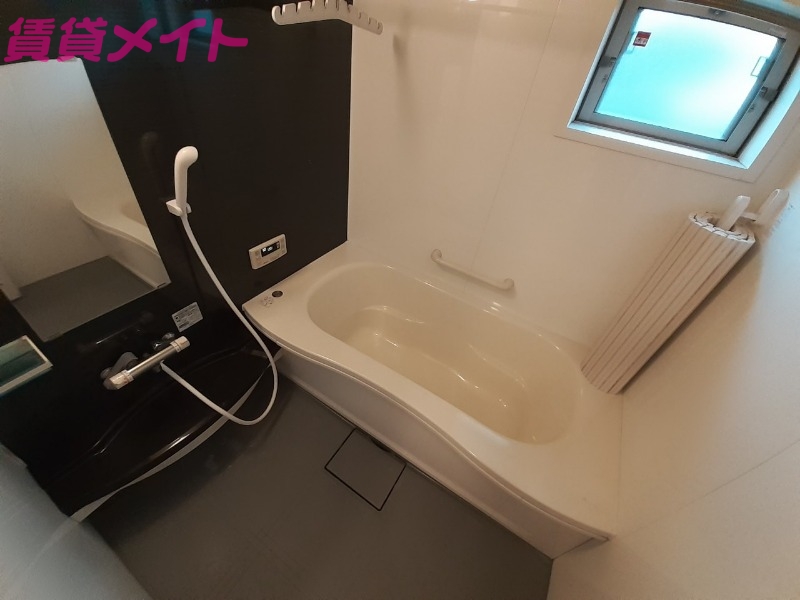 バス・シャワールーム　同物件別室反転写真