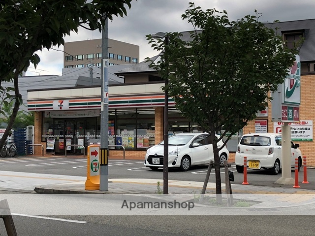 コンビニ　セブンイレブン（コンビニ）まで563m