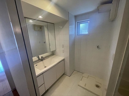 洗面設備　洗面台　※同タイプの部屋のお写真です