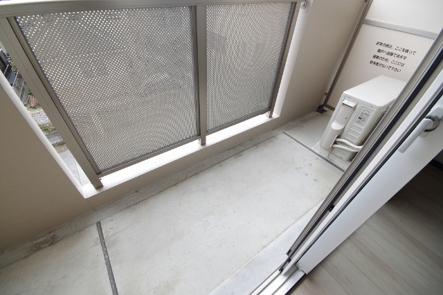 バルコニー　バルコニー（類似室内）