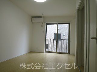 居室・リビング　エアコン付で一年中快適にお住み頂けます。