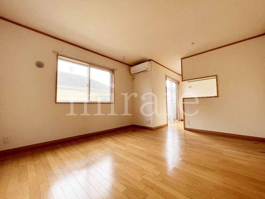 居室・リビング　別号室参考写真