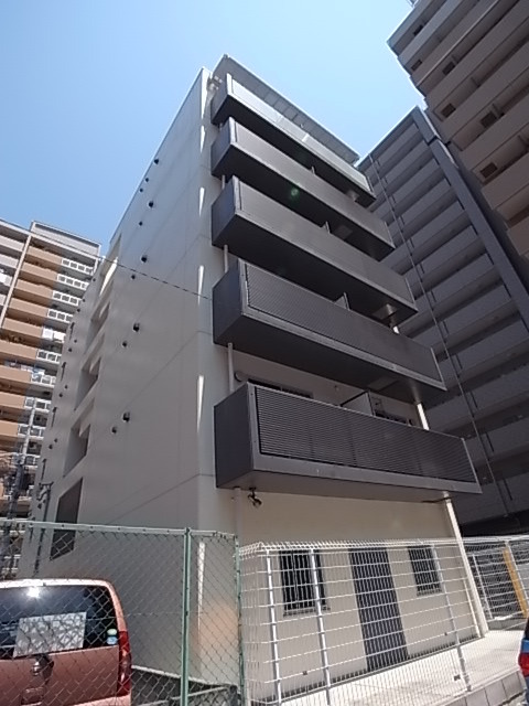 エントランス　カッコイイ外観です。環境も良好。