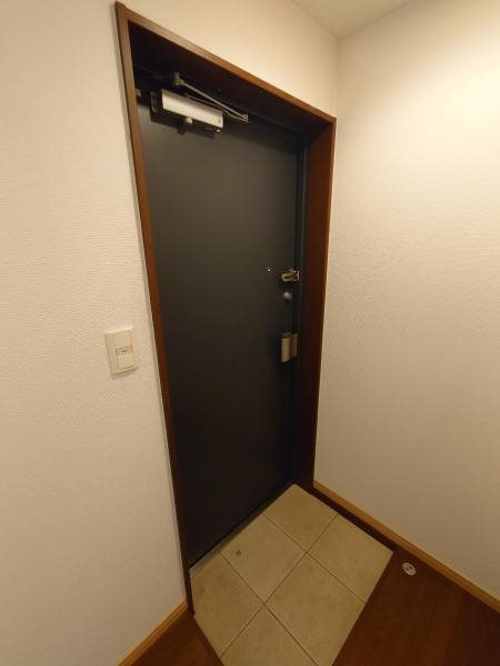 玄関　※別号室参考写真