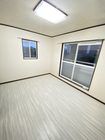 グリーンヒル弐番館の居間写真