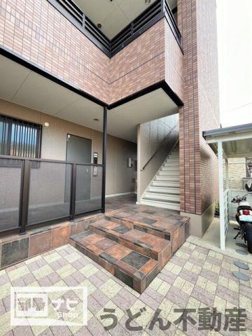 エントランス　うどん県のお部屋探しはうどん不動産へ うどんちゃんとLINE