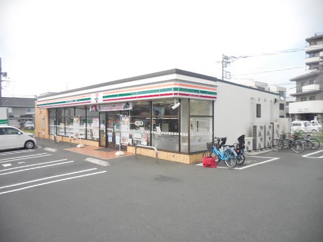 コンビニ　セブンイレブン（コンビニ）まで390m