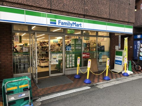 コンビニ　ファミリーマート 都立大学駅西店（コンビニ）まで418m