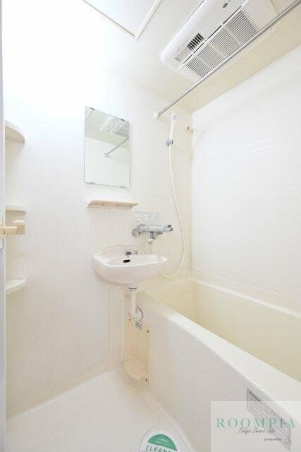 バス・シャワールーム　同タイプの別のお部屋です