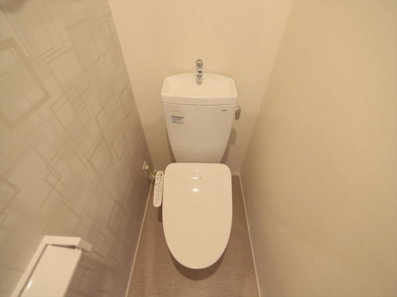 トイレ　温水洗浄暖房便座付トイレ　同仕様写真