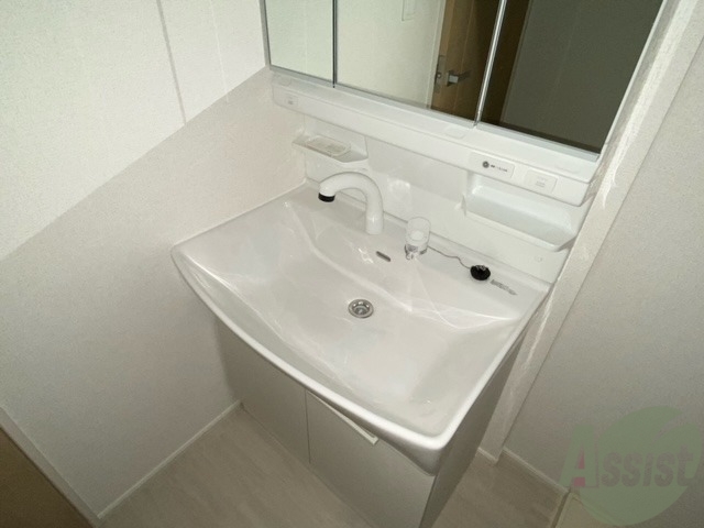洗面設備　毎日の身だしなみはこちらで、洗面化粧台です