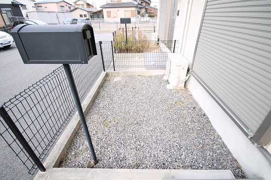 庭　簡単な家庭菜園も楽しめるお庭です