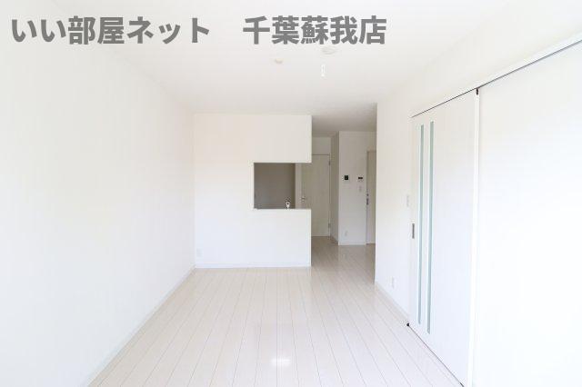 居室・リビング　こちらのリビングで趣味の時間をお楽しみください