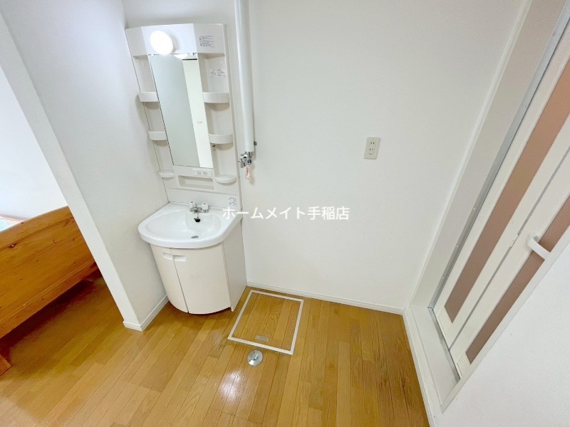 洗面設備　シャワー付き化粧台です♪