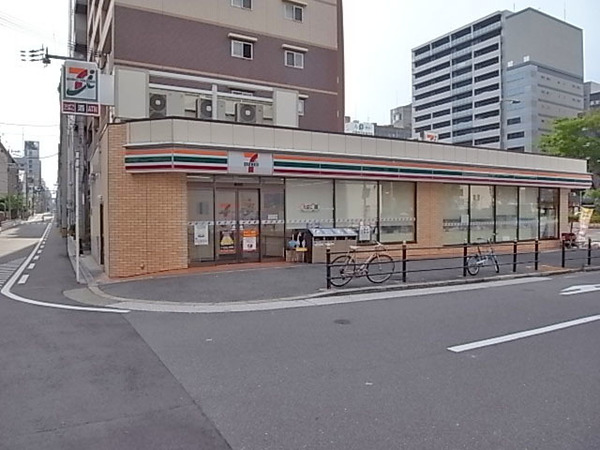 コンビニ　セブンイレブン大阪南堀江４丁目西店（コンビニ）まで413m